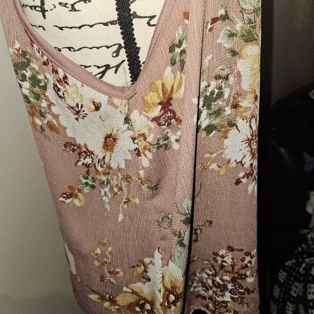 I Joah Womans Floral Top - Picture 4 of 8